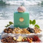عطر آمواژ Lineage روی پایه مرمر با زنجبیل، زعفران و فلفل در ساحل