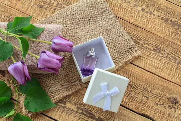 عطر مناسب هدیه برای خانم ها 