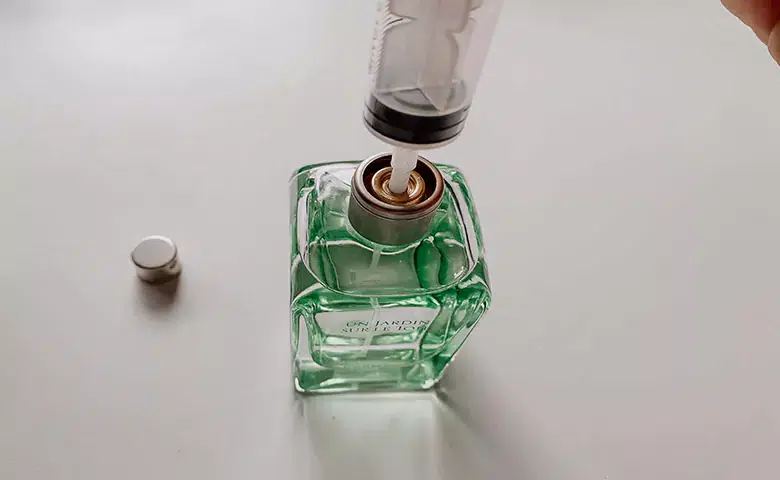 دکانت عطر چیست؟ بررسی کامل دستریز عطر 3 مزایای خرید دکانت عطر