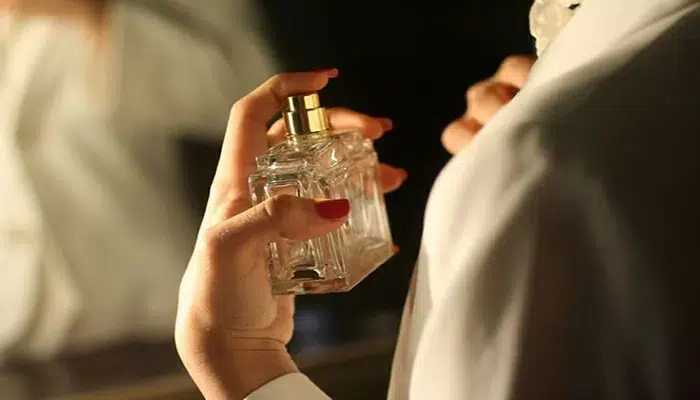 از رایحه تا ردپا | خط بو چیست و چطور آن را بهبود ببخشیم؟ 4 روش های افزایش خط بوی عطر