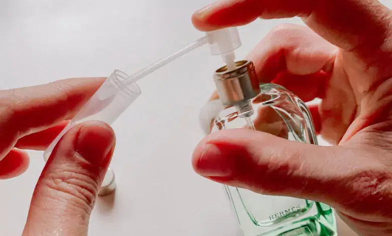 دکانت عطر چیست؟ بررسی کامل دستریز عطر 2 دکانت عطر چیست؟ بررسی کامل دستریز عطر