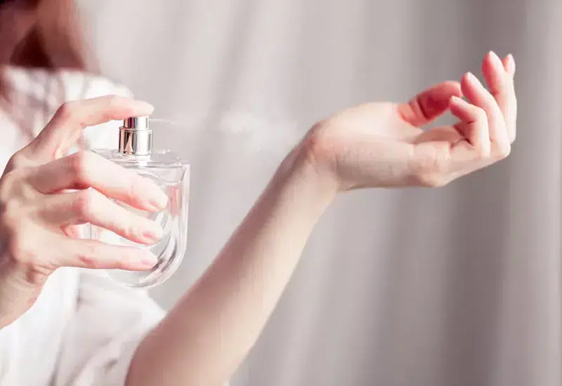 انتخاب عطر مناسب برای پوست چرب