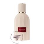 شیشه عطر آمواج سیکوئنس کرم رنگ با درپوش استوانه ای ساده روی پس زمینه روشن